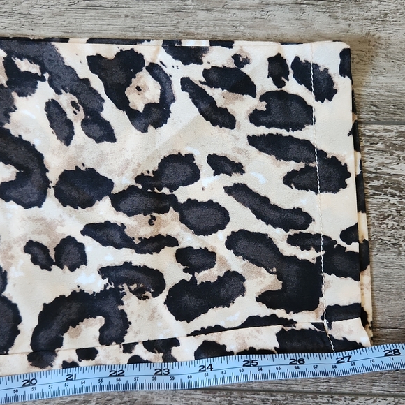 Leopard pants, sz M - Picture 8 of 8